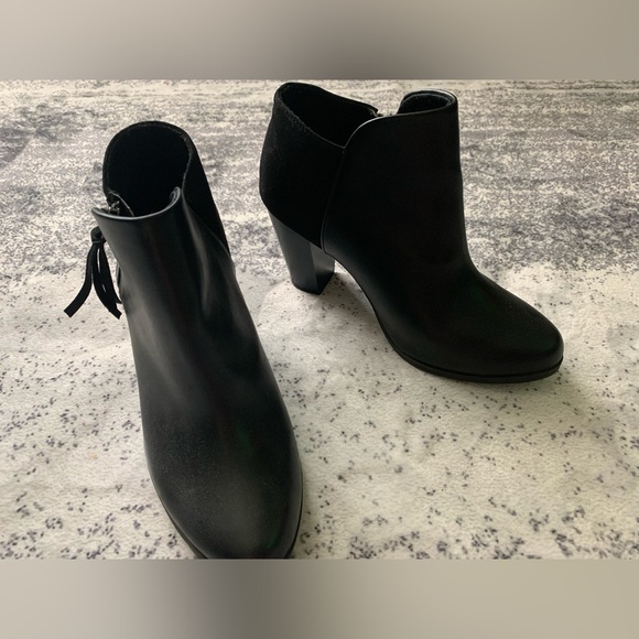 Heeled boots - Picture 2 of 2